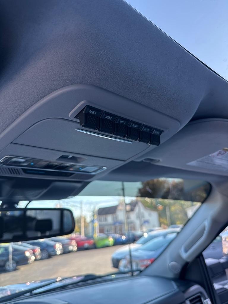 Ford Super Duty F-450 DRW Limited 4WD Crew Cab 8' Box 2024