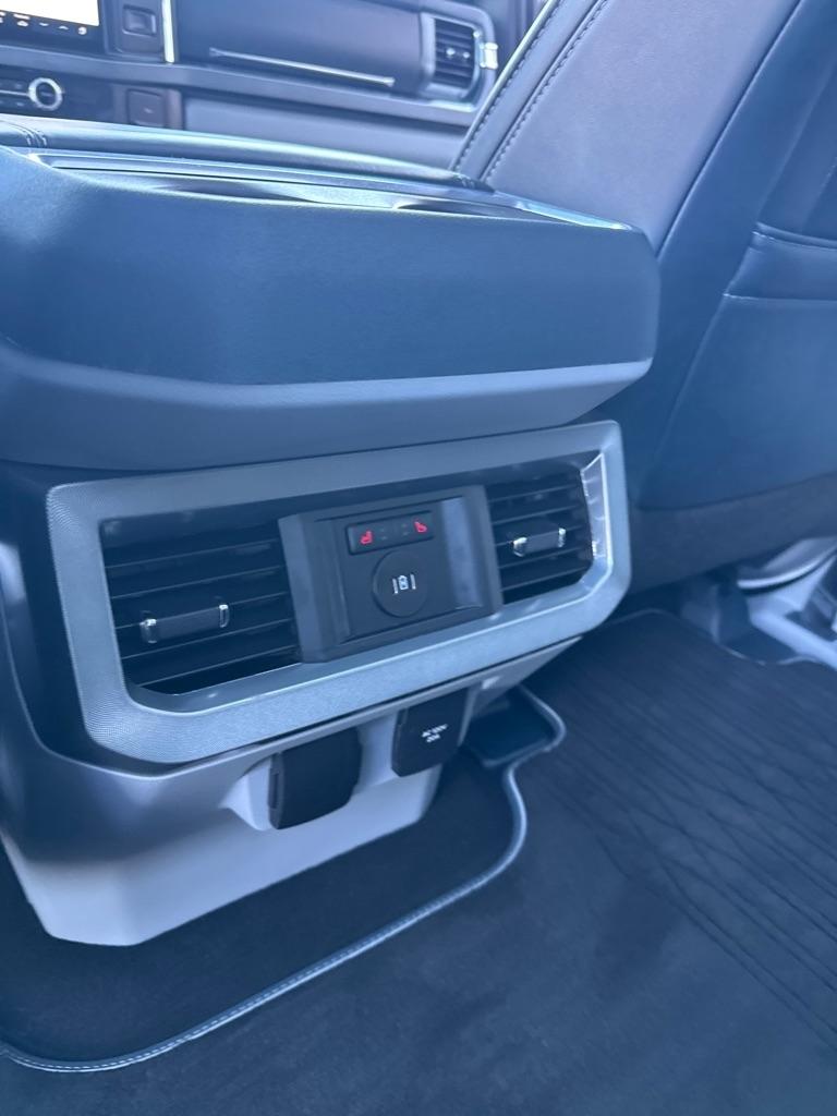 Ford Super Duty F-450 DRW Limited 4WD Crew Cab 8' Box 2024