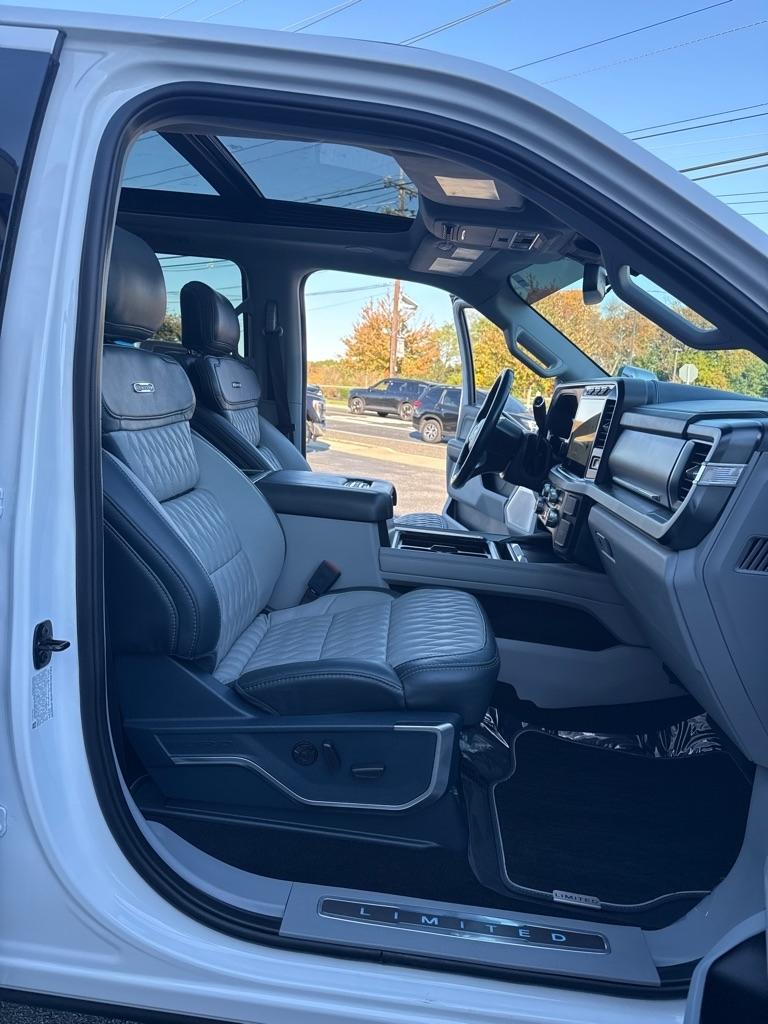Ford Super Duty F-450 DRW Limited 4WD Crew Cab 8' Box 2024