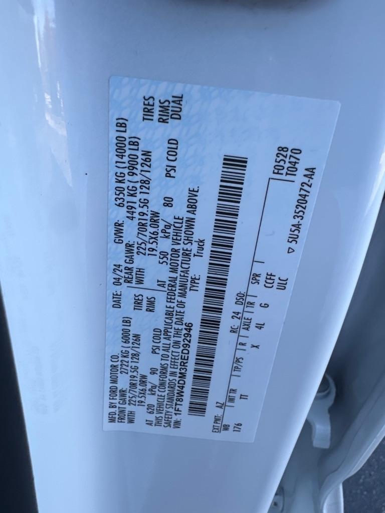 Ford Super Duty F-450 DRW Limited 4WD Crew Cab 8' Box 2024