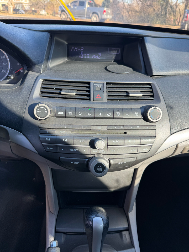 Honda Accord LX sedan AT 2011