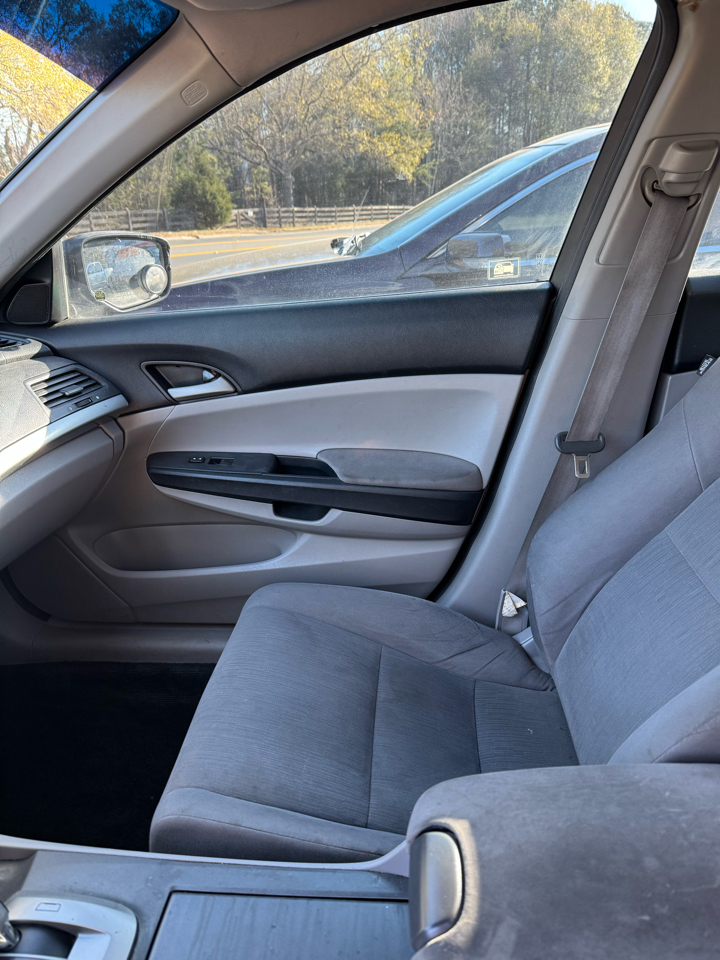 Honda Accord LX sedan AT 2011