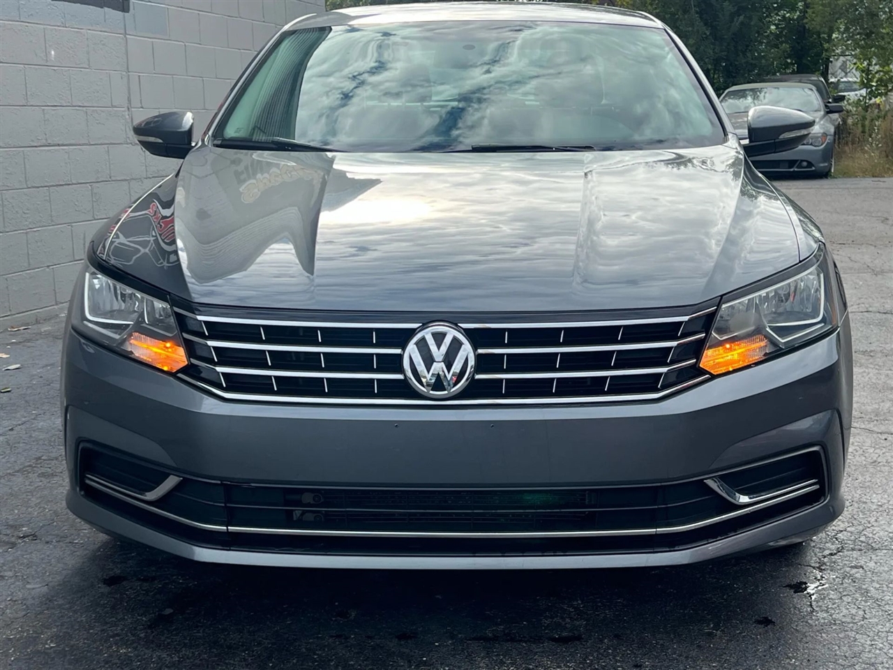 2016 Volkswagen Passat S photo 2