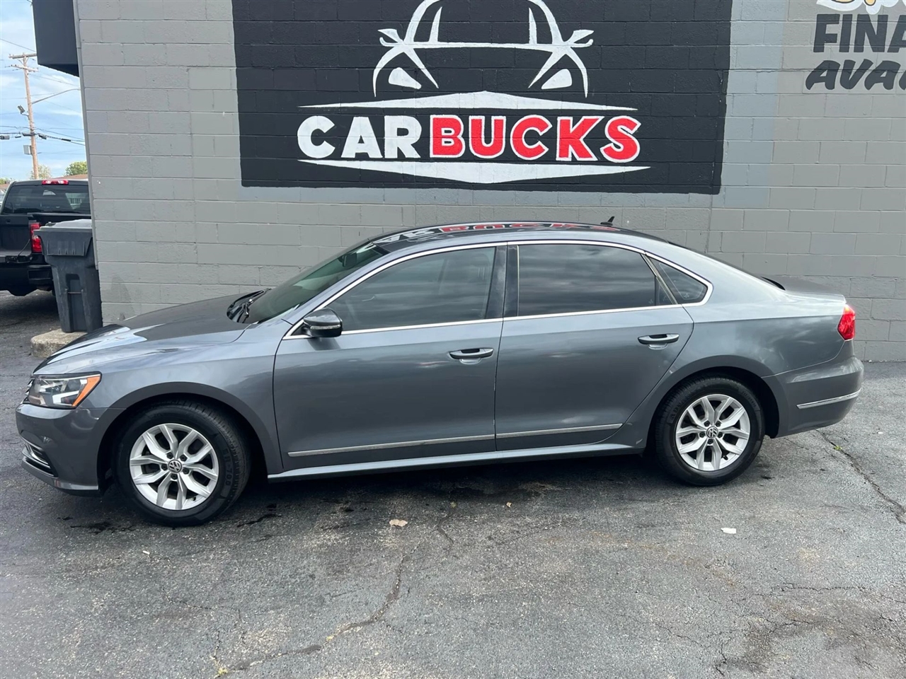 2016 Volkswagen Passat S photo 8