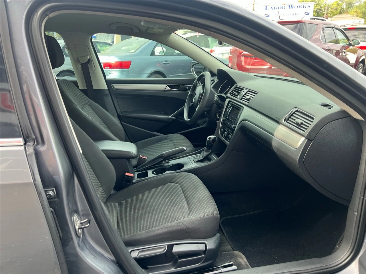 2016 Volkswagen Passat S photo 17
