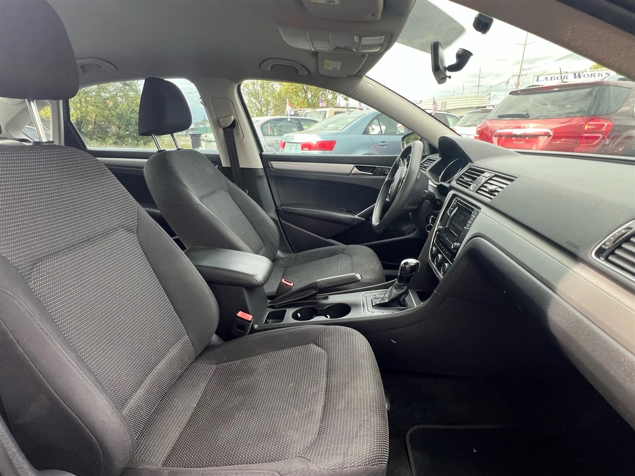 2016 Volkswagen Passat S photo 18