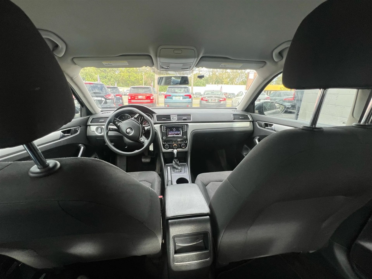 2016 Volkswagen Passat S photo 25