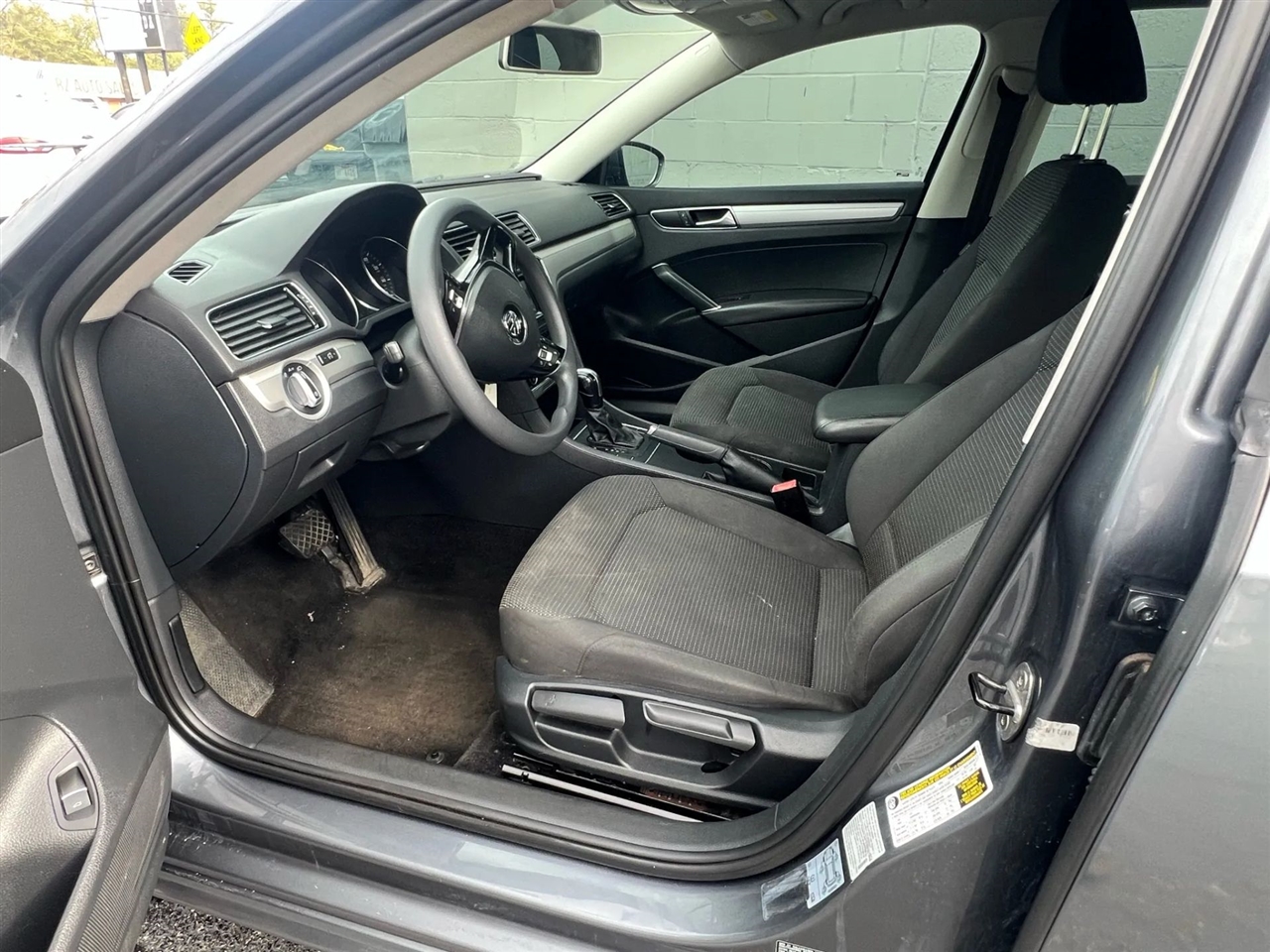 2016 Volkswagen Passat S photo 27