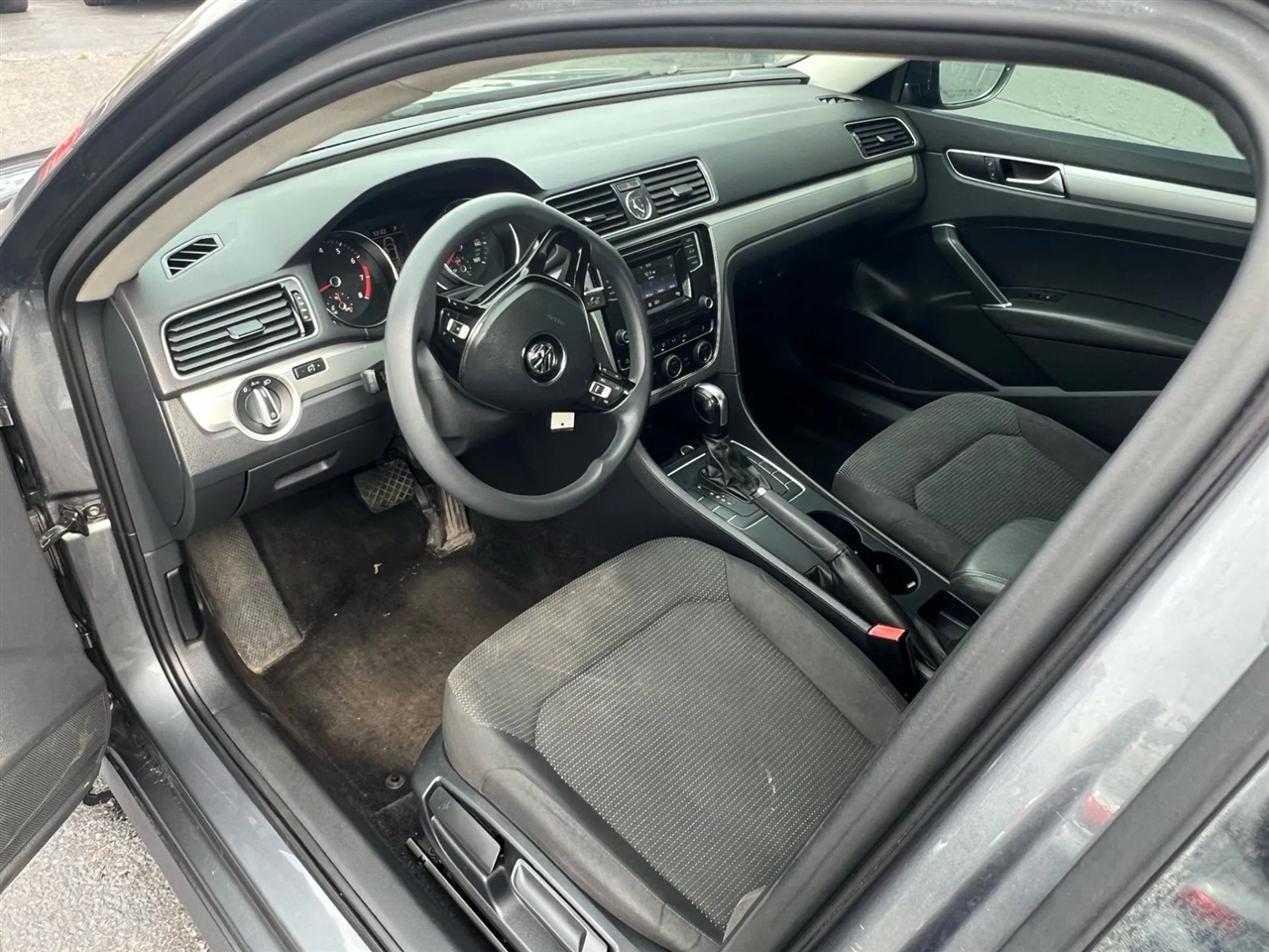 2016 Volkswagen Passat S photo 28