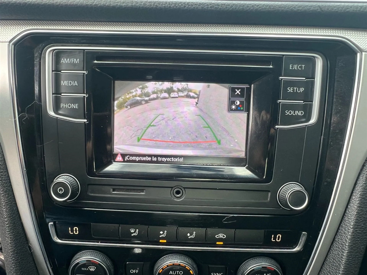 2016 Volkswagen Passat S photo 32