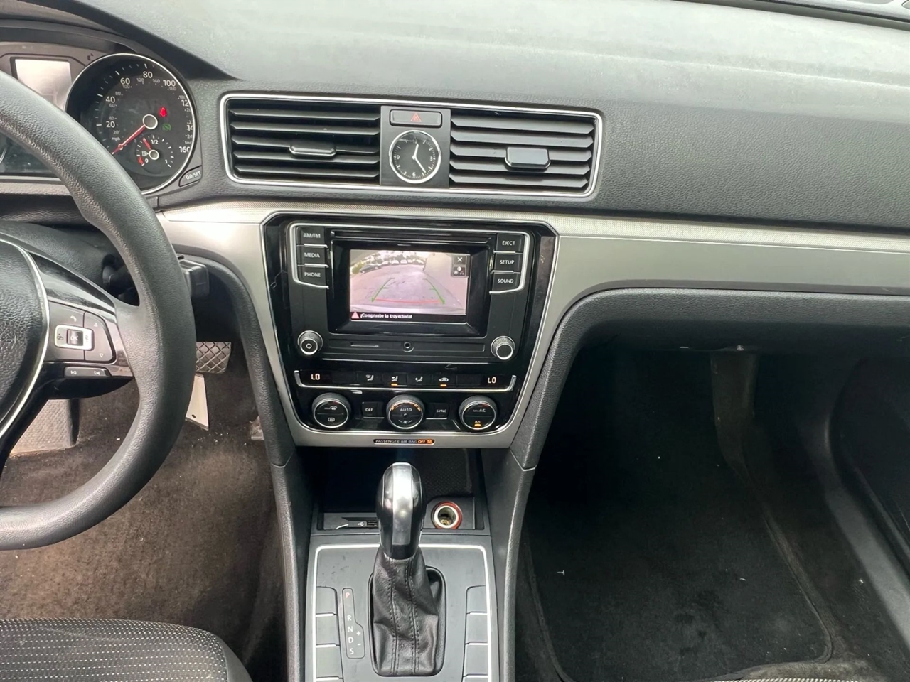2016 Volkswagen Passat S photo 33