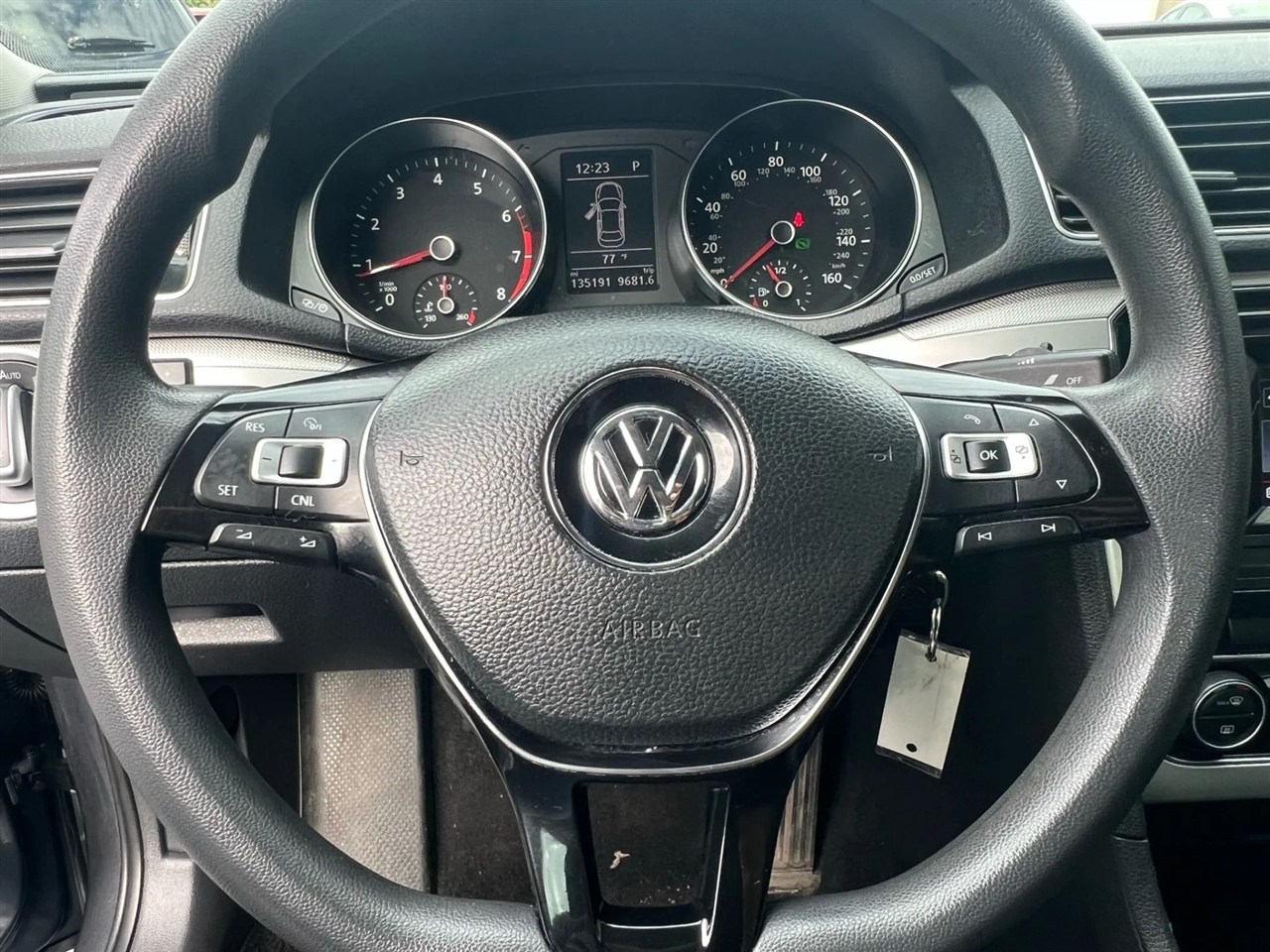 2016 Volkswagen Passat S photo 35
