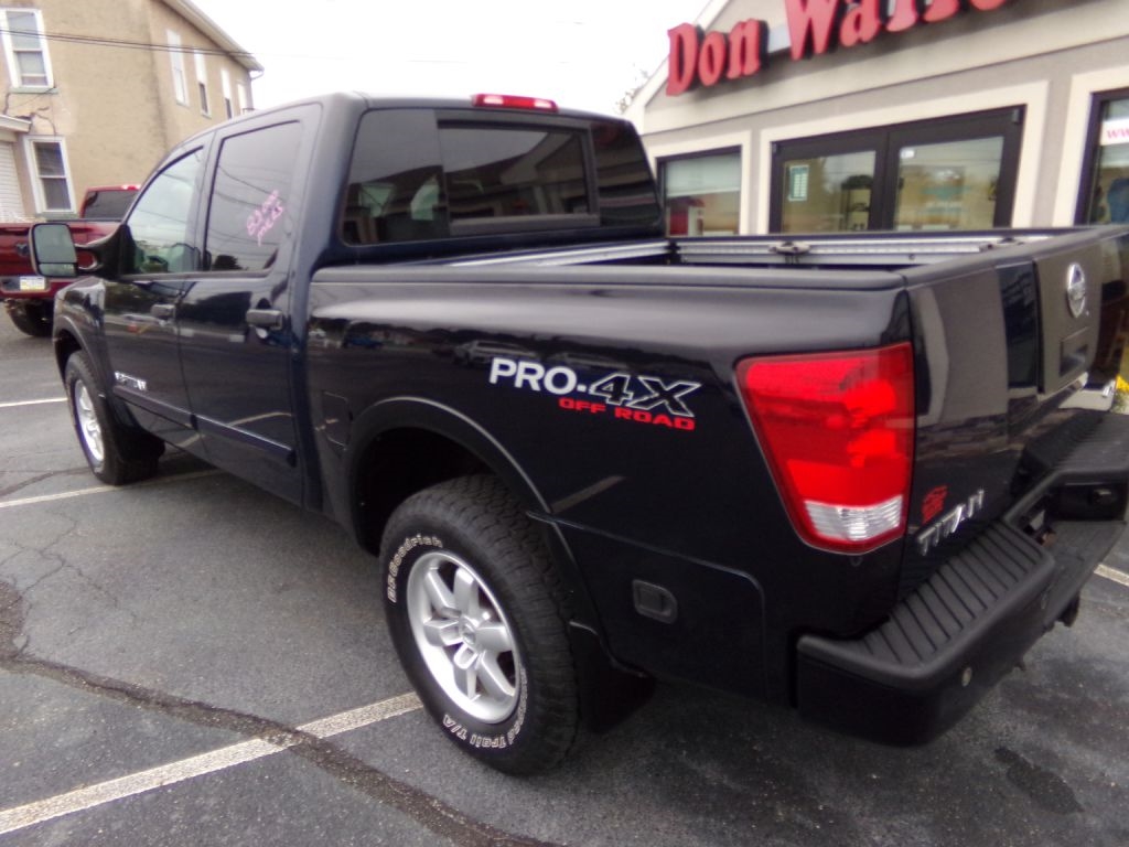 2008 Nissan Titan XE photo 2