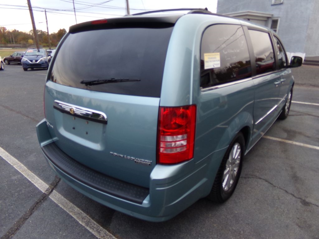 Chrysler Town & Country  2010