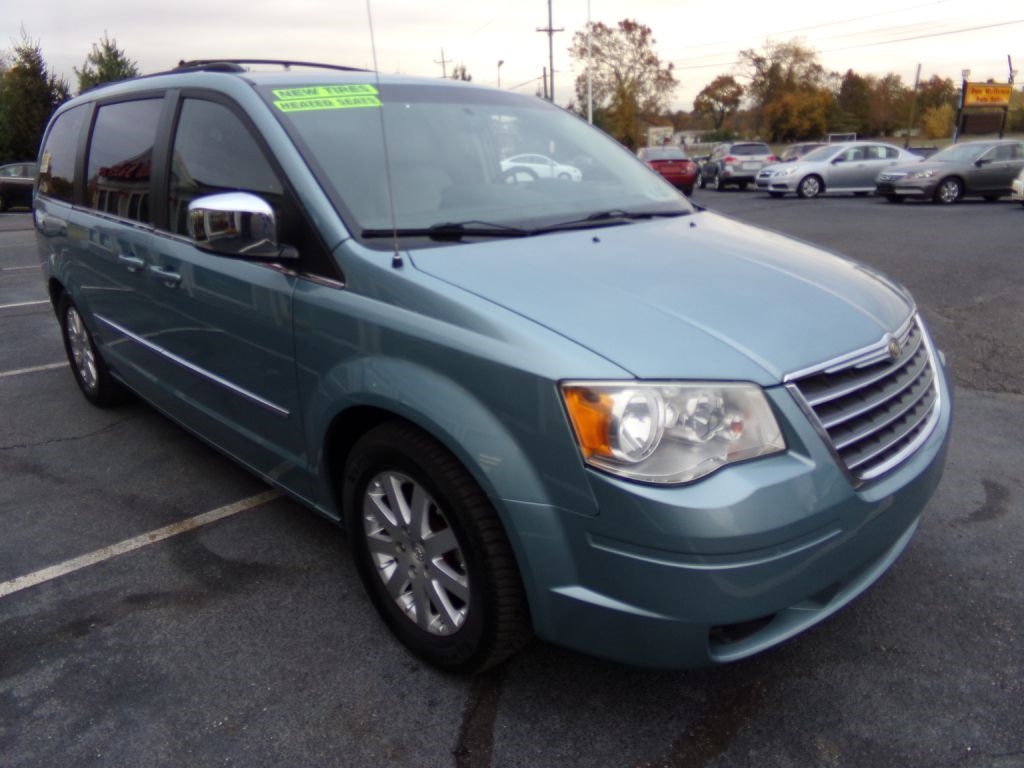 Chrysler Town & Country  2010