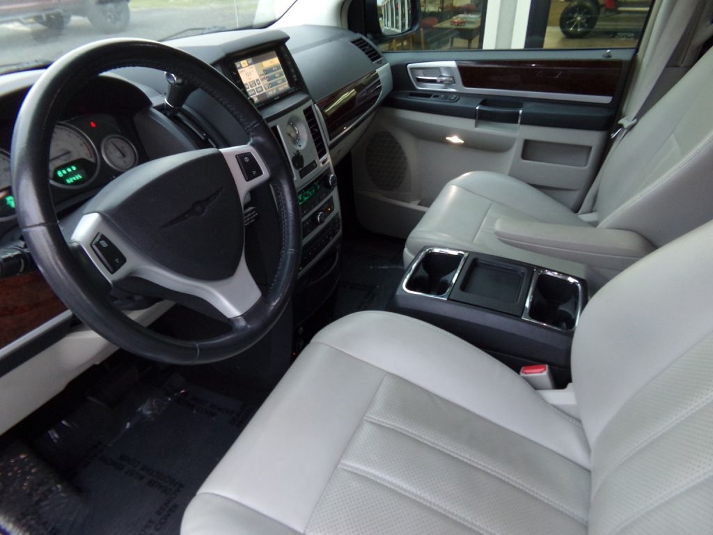 Chrysler Town & Country  2010