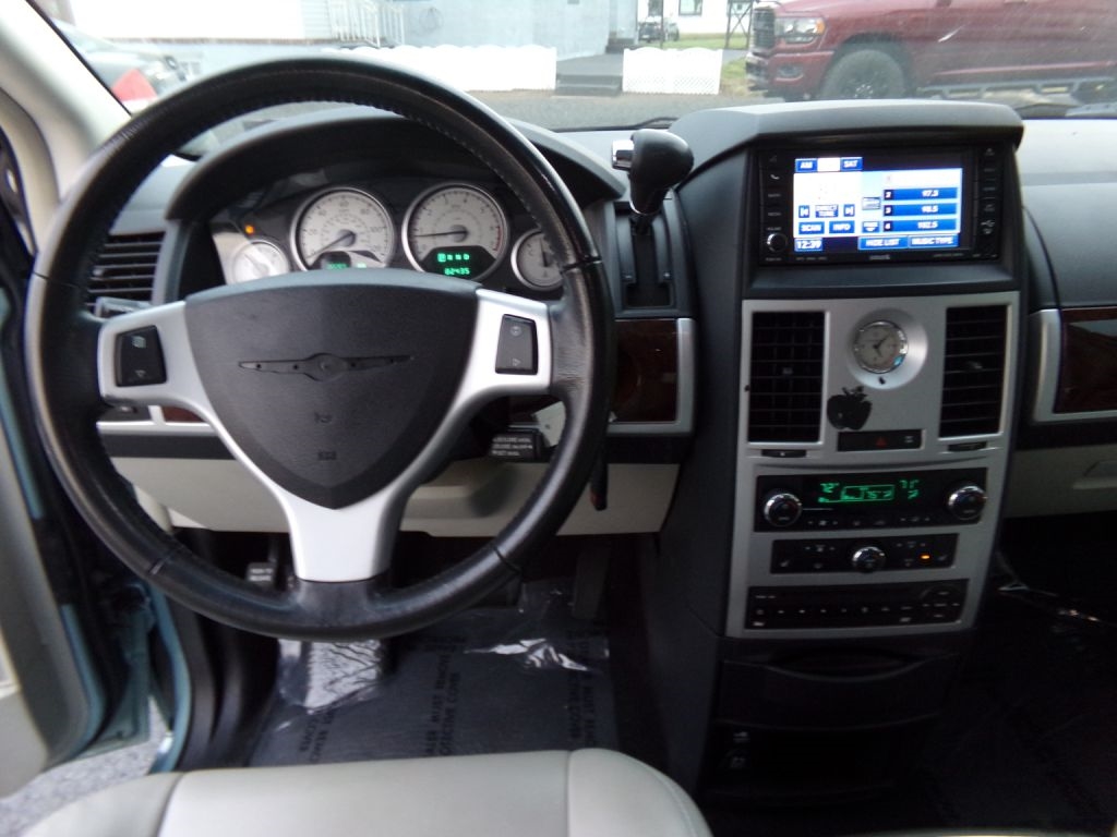 Chrysler Town & Country  2010