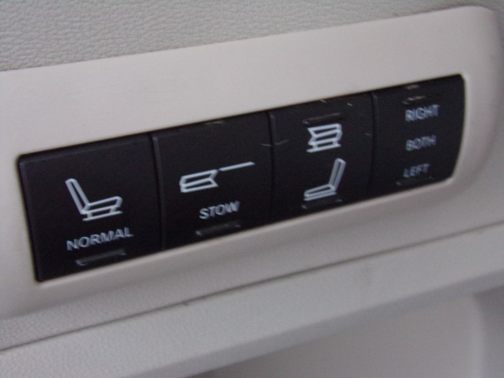 Chrysler Town & Country  2010