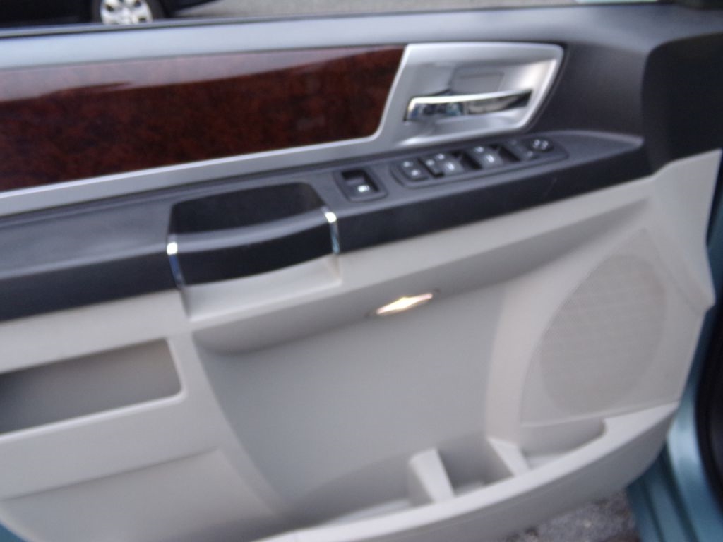 Chrysler Town & Country  2010