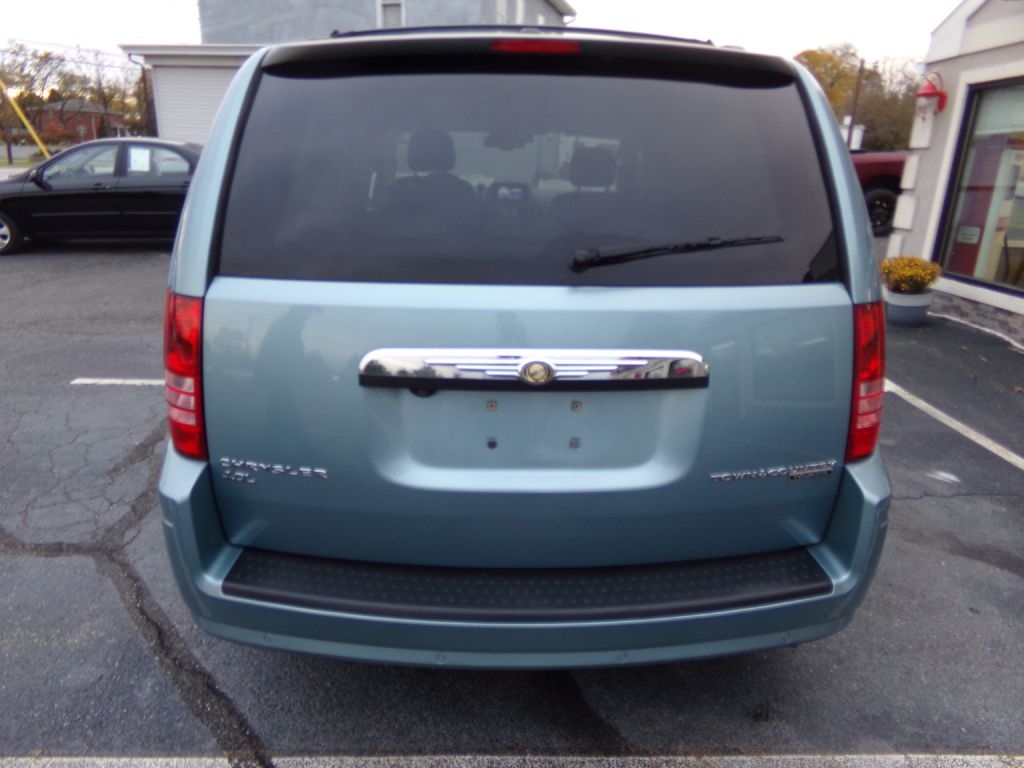 Chrysler Town & Country  2010
