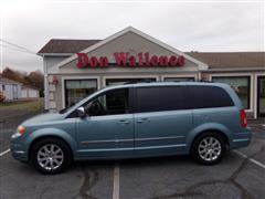 2010 Chrysler Town & Country 