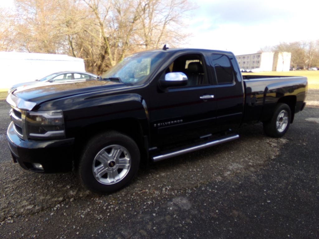 2007 Chevrolet Silverado 1500 LTZ photo 2