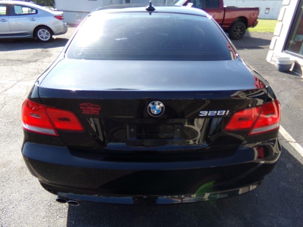 BMW 3-Series  2010