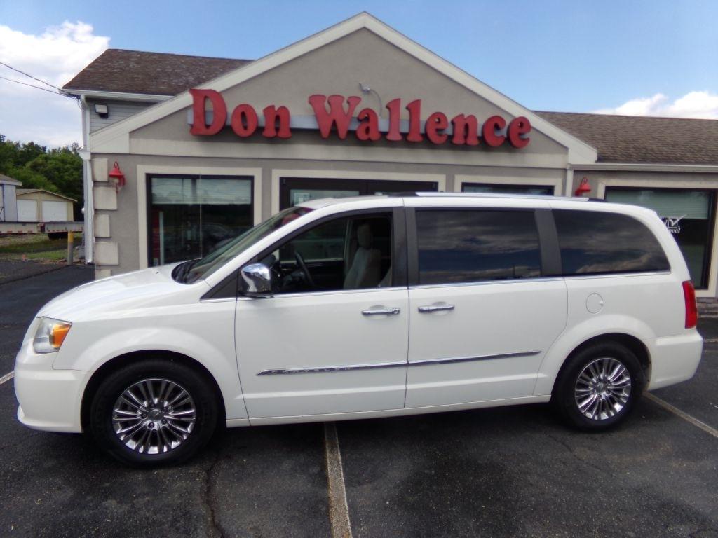 Chrysler Town & Country  2011