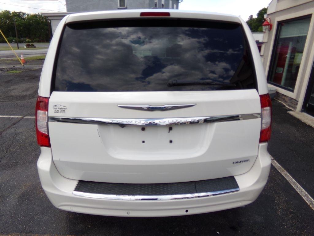 Chrysler Town & Country  2011