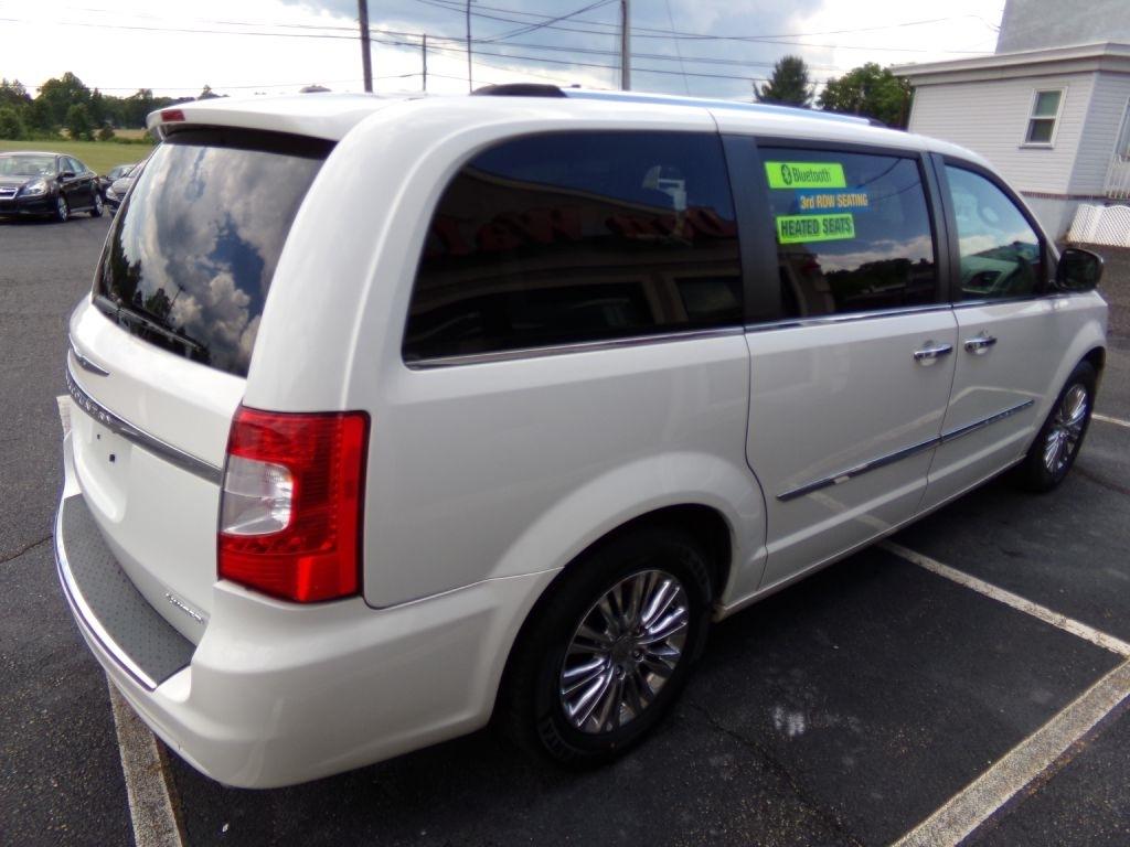 Chrysler Town & Country  2011
