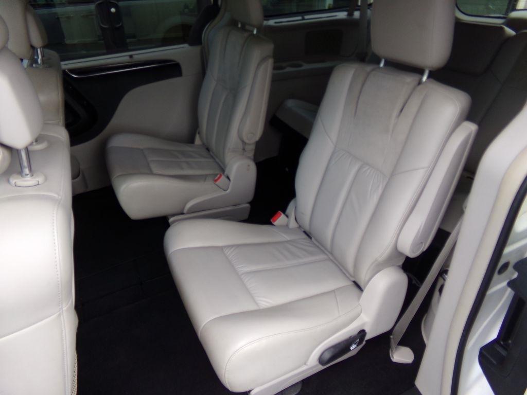 Chrysler Town & Country  2011
