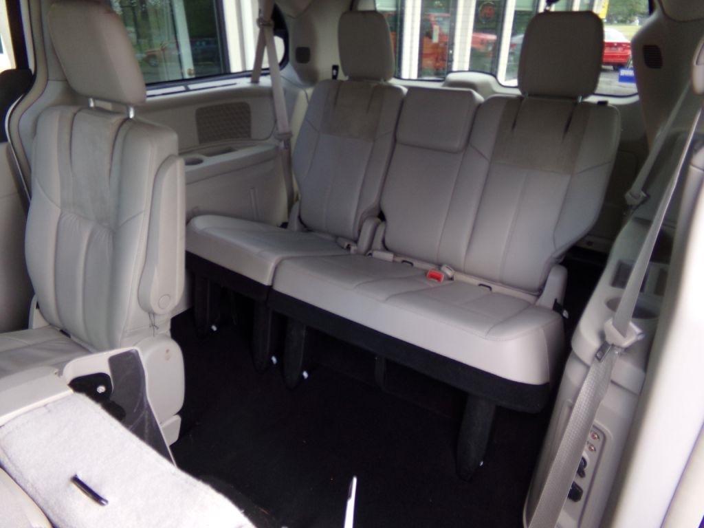 Chrysler Town & Country  2011