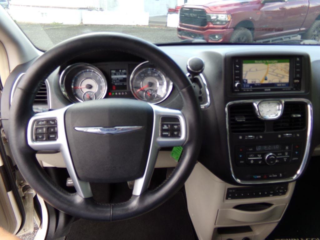Chrysler Town & Country  2011