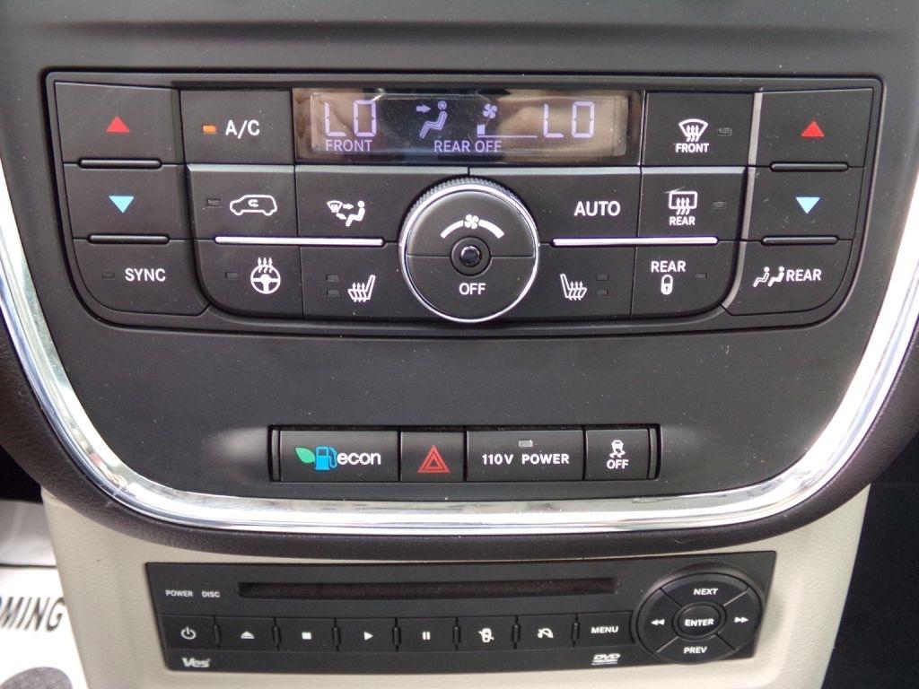 Chrysler Town & Country  2011