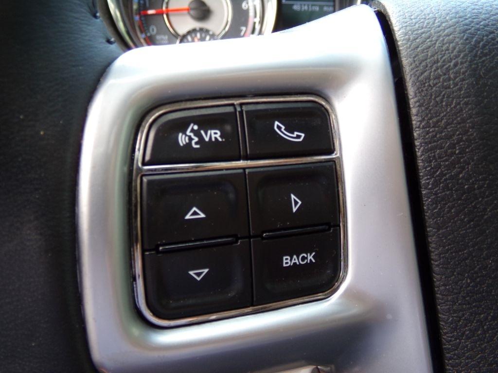 Chrysler Town & Country  2011