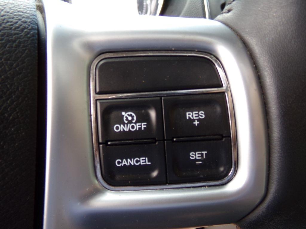 Chrysler Town & Country  2011
