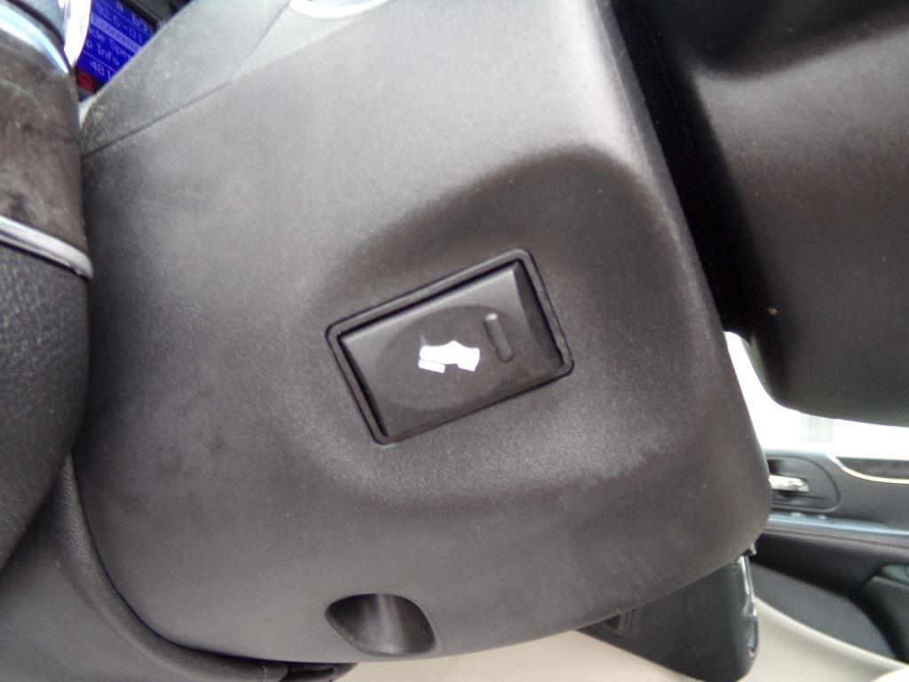 Chrysler Town & Country  2011