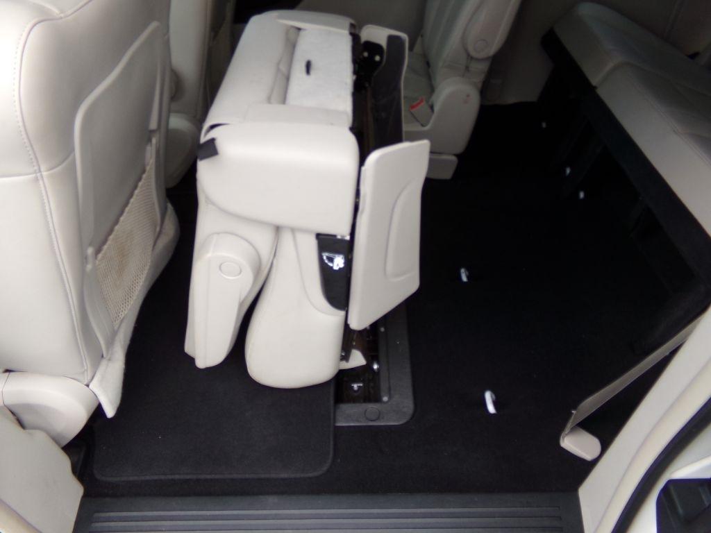 Chrysler Town & Country  2011