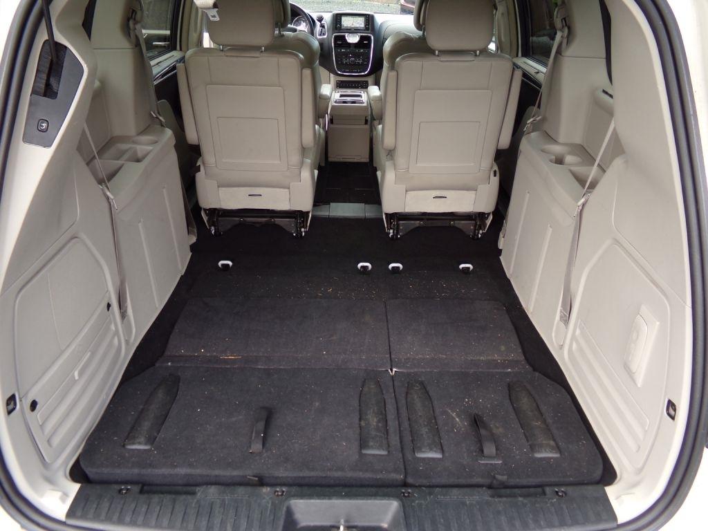 Chrysler Town & Country  2011