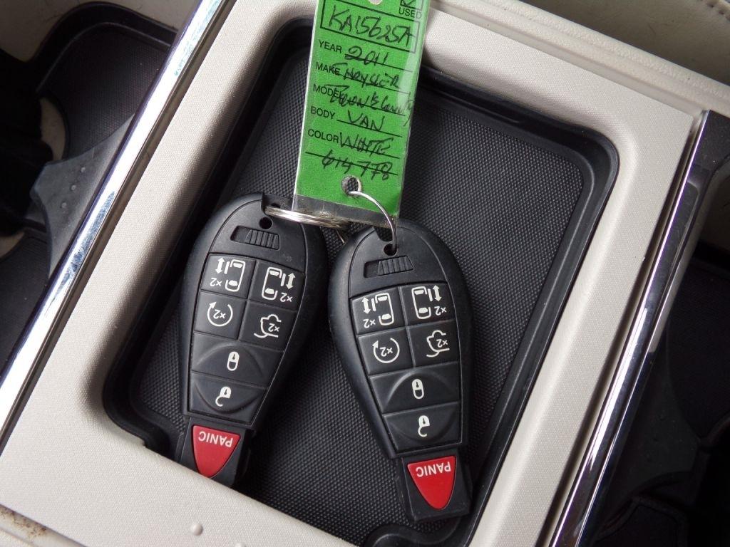 Chrysler Town & Country  2011