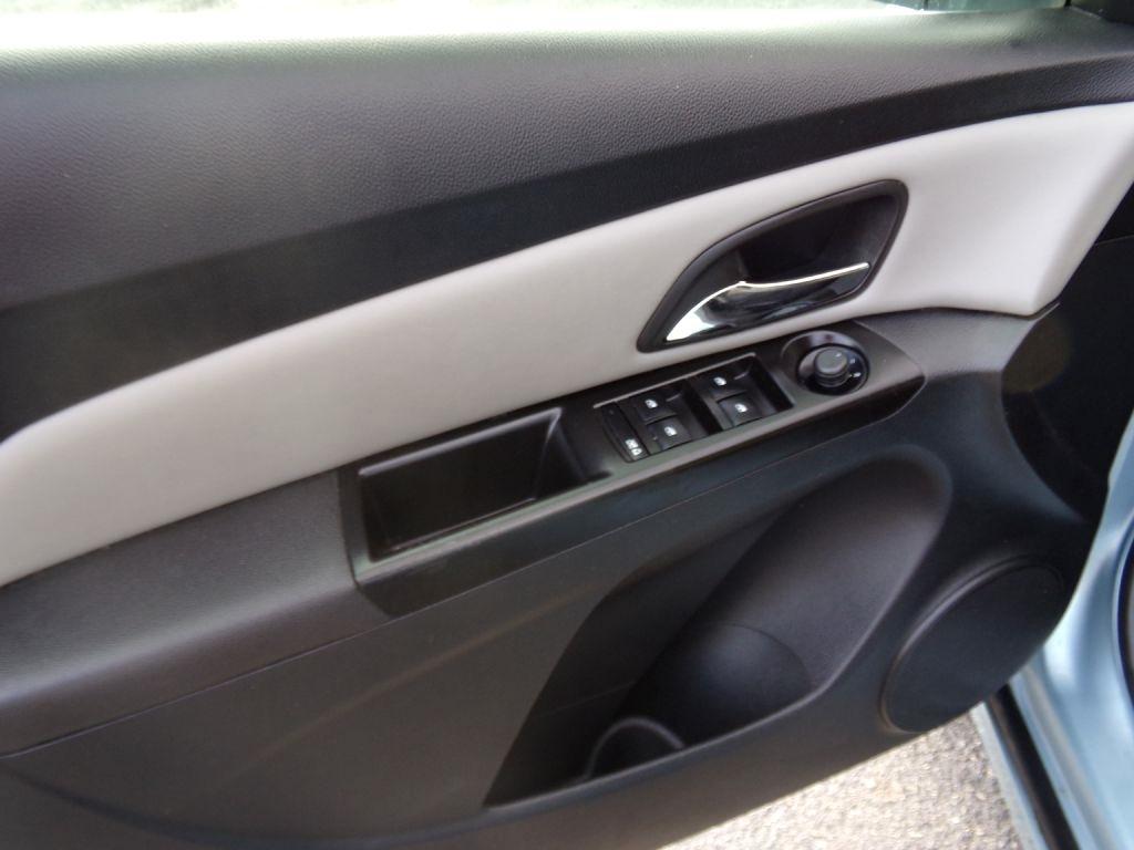 Chevrolet Cruze  2012