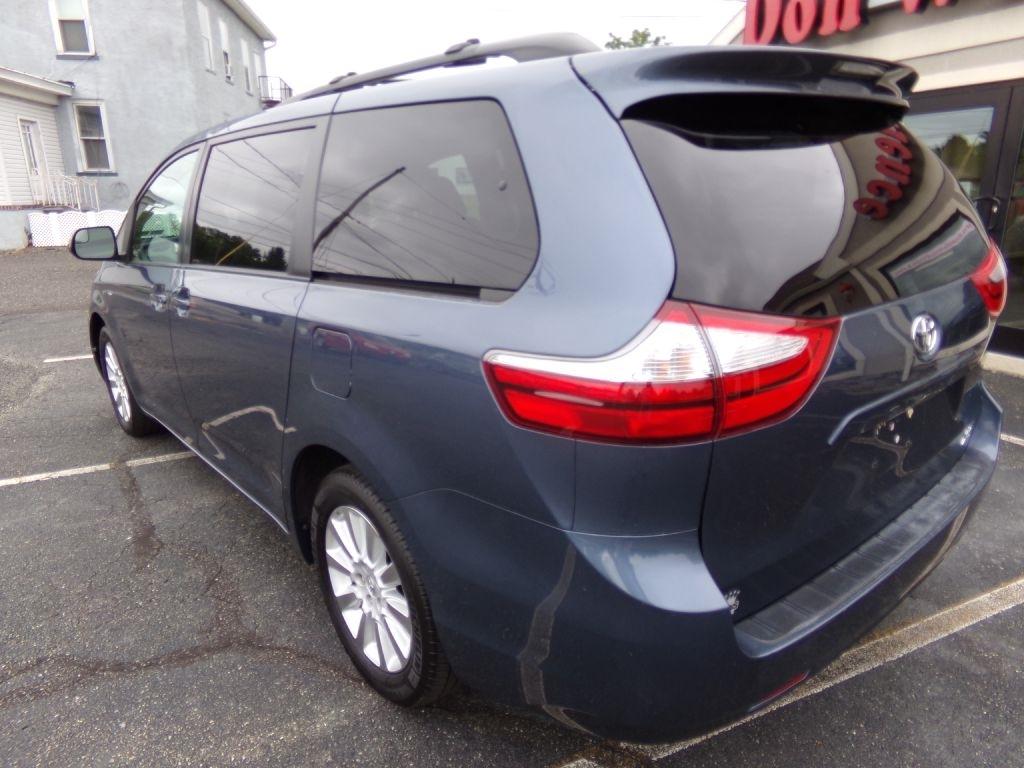 Toyota Sienna  2016