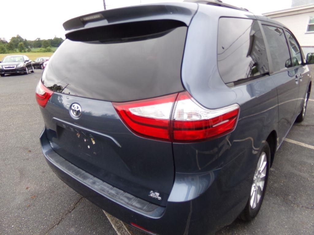 Toyota Sienna  2016