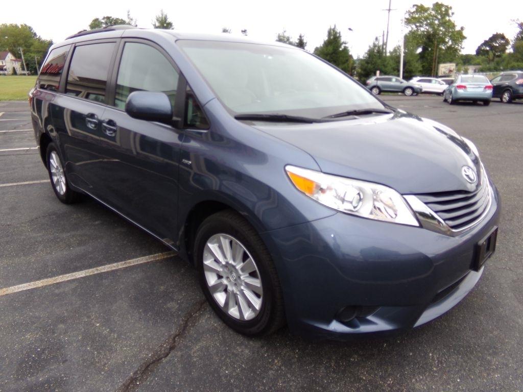 Toyota Sienna  2016