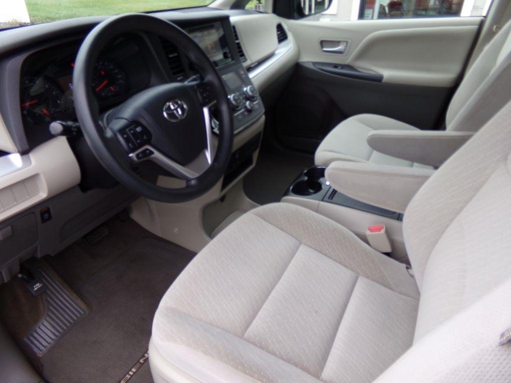 Toyota Sienna  2016