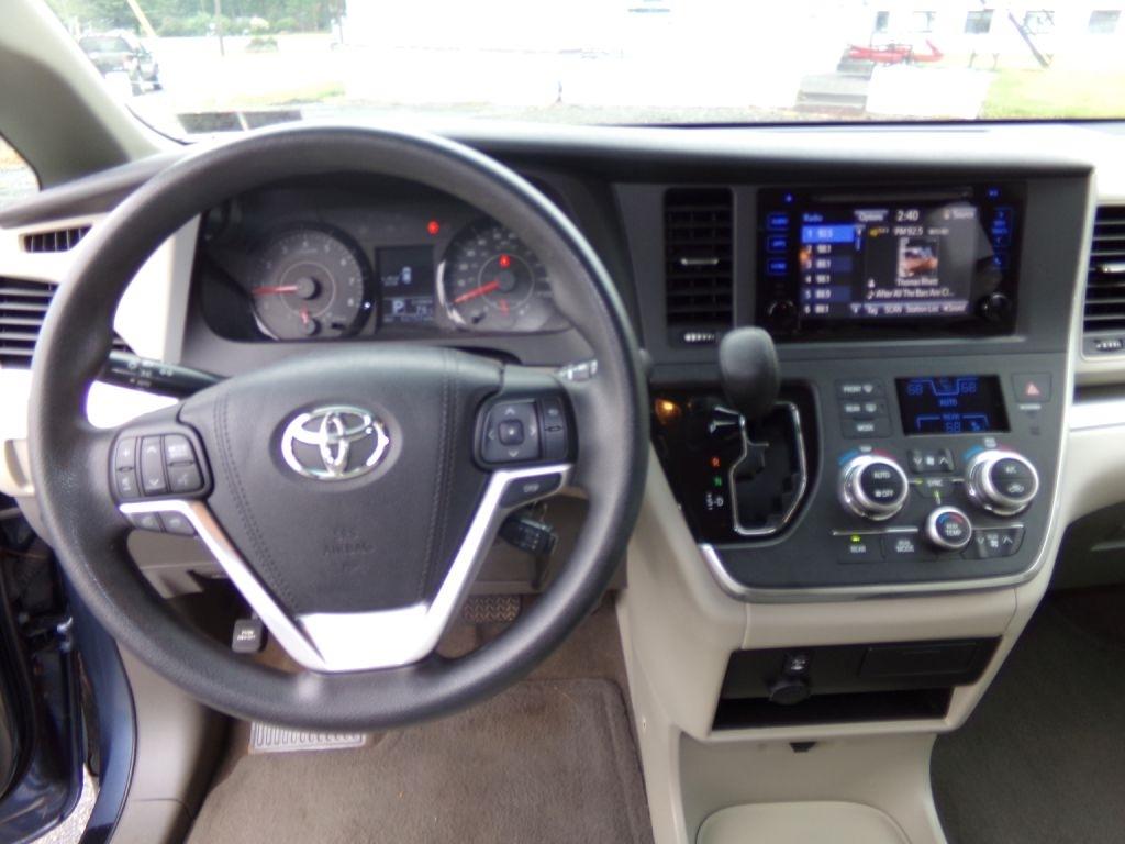 Toyota Sienna  2016