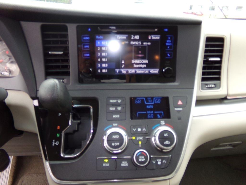 Toyota Sienna  2016
