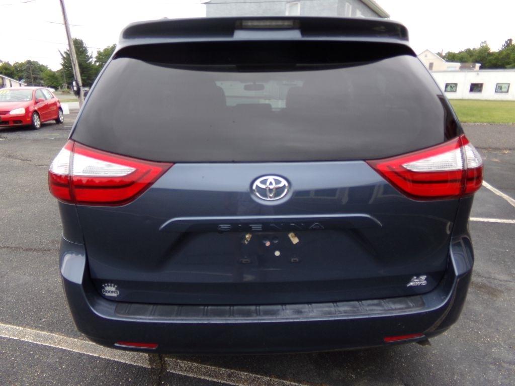 Toyota Sienna  2016