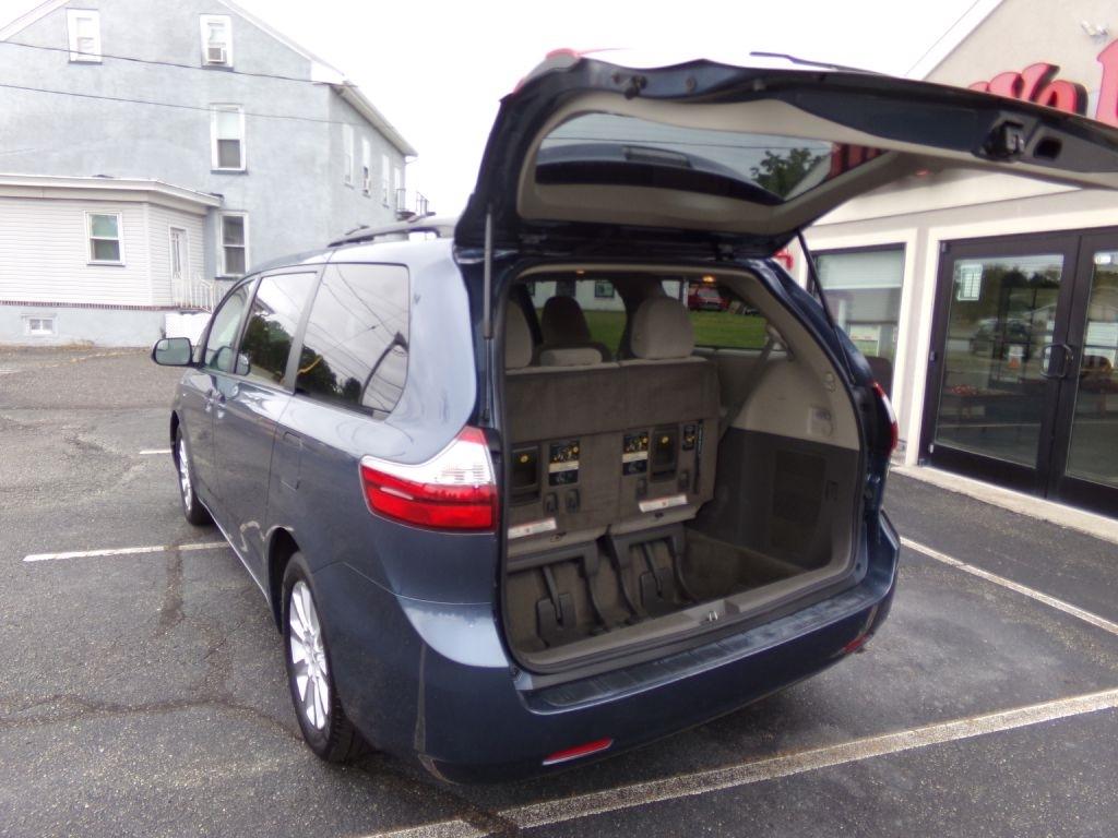 Toyota Sienna  2016