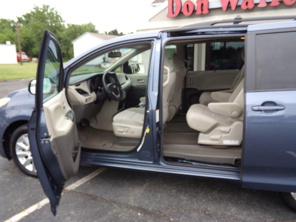 Toyota Sienna  2016